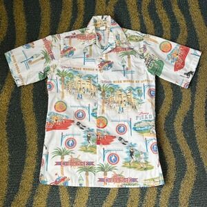Vintage Disney Worldwide Services Hawaiian Button Up Shirt‎ World of Sports XS